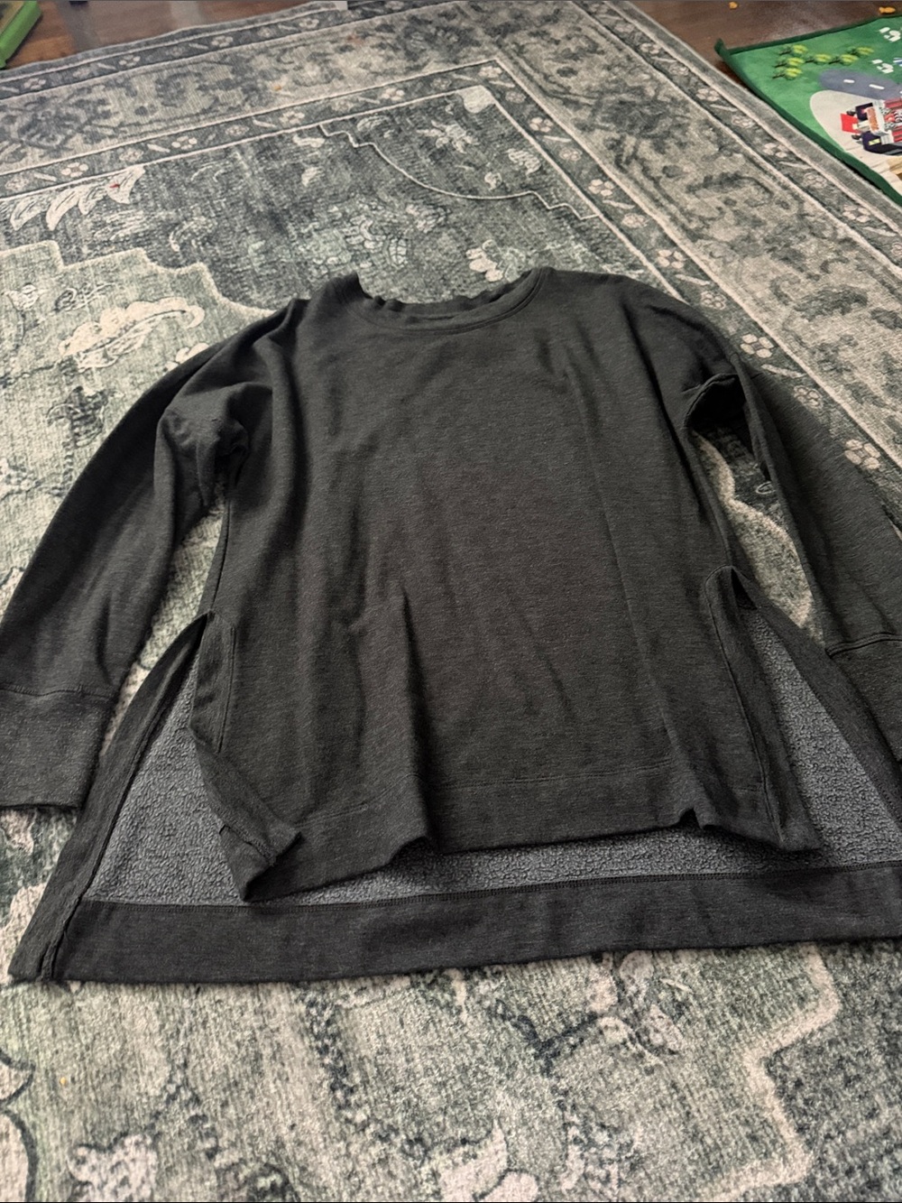 Xersion Long Sleeve Tunic Top in Dark Gray